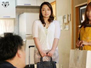 【伊東千春】母の親友がムチムチ美人過ぎて勃起不可避!色気で誘う抱き心地の良い豊満ボディ!