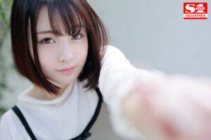 【愛宝すず】色白ムチムチ18歳!あどけない顔でイキまくり大絶頂!