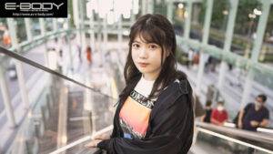 【新山ちなつ】中出し解禁!ナマは気持ち良くてはまりそう!色白ムチムチ美容師さん