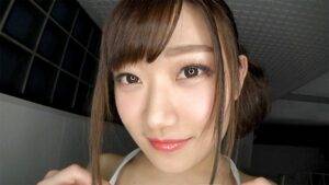 【小梅えな】色白で大きなお乳と大きなお尻!ムチムチ美巨尻のアナルを凝視!