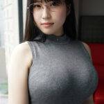 【岸和水】メガネで大人しそうな彼女はJカップ爆乳を揺らす騎乗位でAVデビュー!