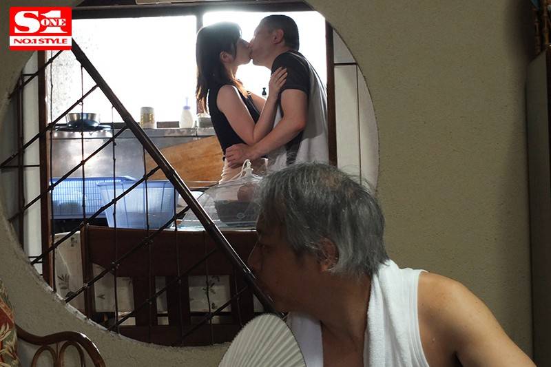 【独占】ど田舎の夏はヤルことがなくて隣の巨乳奥さんの誘惑に乗っかり毎日じっとり汗だく交尾 奥田咲