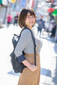 【佐知子】打ちひしがれて帰っても俺達には佐知子がいる！メガネの純朴爆乳娘AVデビュー！