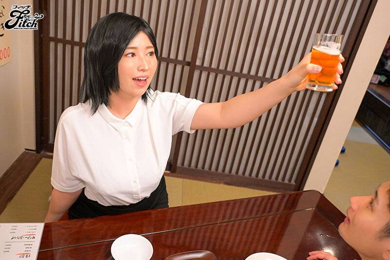 憧れの巨乳女上司とエッチな関係に… 実写版!会社のマドンナとラッキーでヤれた話 松本菜奈実