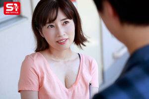 【奥田咲】止まらない性欲を隣の浪人生の肉棒で満たす色白爆乳美人妻!